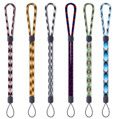 Parachute Cord Crafts, Crochet Lanyard, Braided Bracelet Diy, Black Lanyard, Paracord Keychain, Wrist Lanyard, Diy Friendship Bracelets Patterns, Hand Wrist, Beaded Lanyards