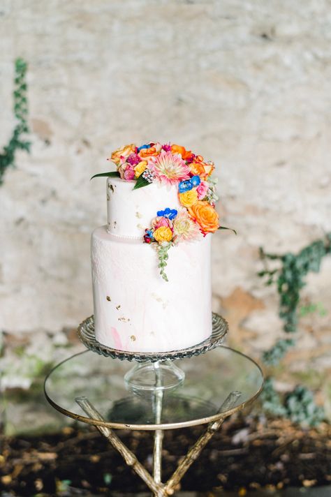 Mauve Wedding Cake, Dusty Mauve Wedding, Wildflower Wedding Cake, Colorful Wedding Cake, Fun Wedding Cake, Wedding Cake Vanilla, Colorful Wedding Cakes, Traditional Wedding Cakes, Interracial Wedding