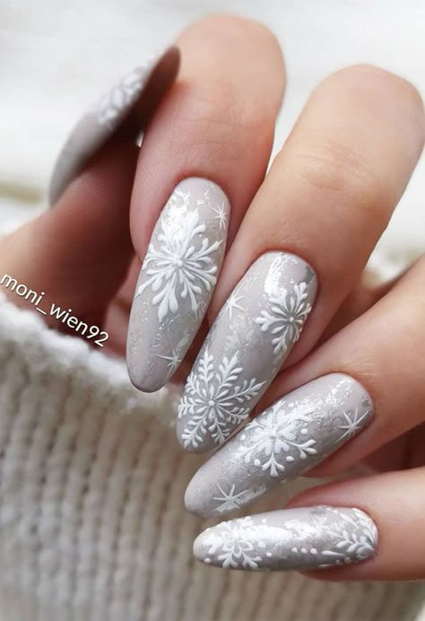 Gray Snowflake Nails, Grey Snowflake Nails, Nail Art Designs Snowflakes, Christmas Nails Grey, Gray Christmas Nails, Gray Winter Nails, Grey Winter Nails, Winter Nails Almond Shape, Winter Nails Snowflake