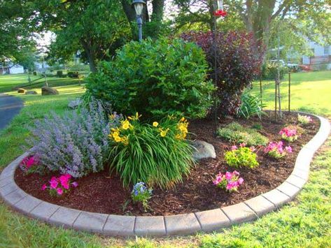 Small Flower Garden Ideas around lawn. #gardens #gardening #gardenideas #gardeningtips #decorhomeideas Island Landscaping, Small Flower Gardens, Island Garden, Garden Flower Beds, Flower Garden Design, Beautiful Yards, Front Yard Garden, Front Yard Landscaping Design, Flower Bed