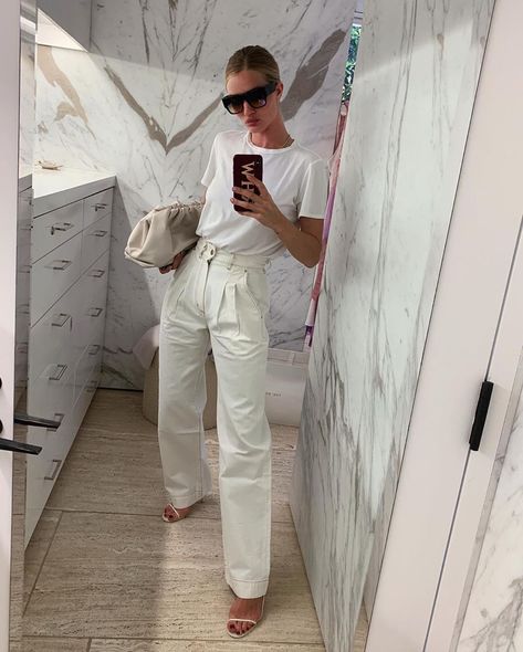 Styles of the week 1-10? ✨@rosiehw Nighttime Outfits, Rosie Huntington Whiteley Style, Rosie Hw, White Outfits For Women, Rosie Huntington, It Bag, All White Outfit, Huntington Whiteley, Rosie Huntington Whiteley