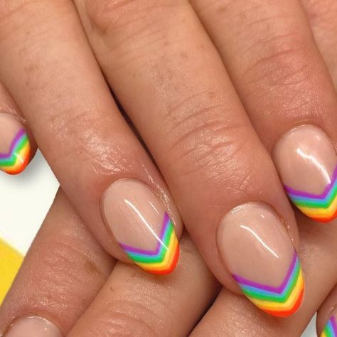 Rainbow Almond Nails Designs, Gay Pride Nail Art, Pride Toe Nails Designs, Pan Pride Nails, Pansexual Nail Art, Rainbow Tip Nails, Pride Nails Short, Pan Nails, Lgbtq Nails