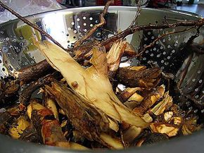 Foraging Plants, Sassafras Root, Sassafras Tea, Root Beer Recipe, Kitchen Witch Recipes, Beer Recipe, Tea Soap, Food Receipt, Wild Edibles