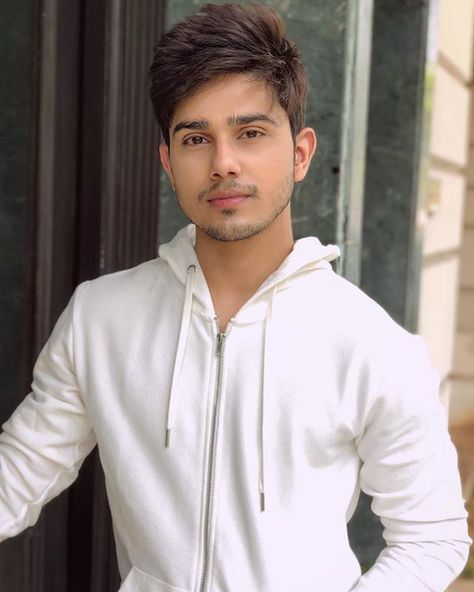 Sunny Chopra, Handsome Indian Men, Mens Dress Outfits, Swag Boys, Indian Men, Soul Shine, Mens Fashion Wear, Men Photoshoot, Formal Mens Fashion