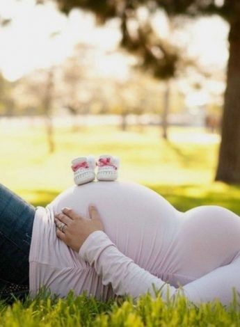 Baby Bump Photoshoot, Family Maternity Pictures, Fall Maternity Photos, Maternity Photography Poses Outdoors, Outdoor Maternity Photos, Maternity Photography Poses Couple, Pregnancy Photos Couples, Maternity Photography Poses Pregnancy Pics, Maternity Photography Outdoors