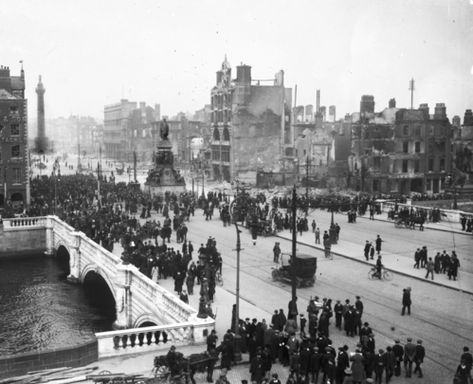 Ten little known facts about Ireland's 1916 Easter Rising 1916 Easter Rising, Ireland Facts, Ireland 1916, Irish Independence, Easter Rising, Castle Series, Ireland History, Ancient Ireland, Millennium Bridge