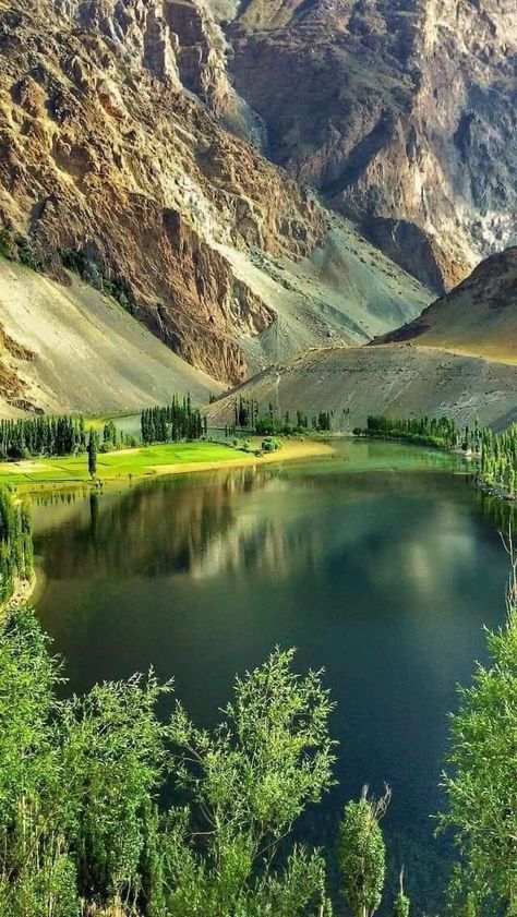 PakistanTravelGuide on Twitter: "Phander Lake 🇵🇰… " Scenery Beautiful, Alam Yang Indah, Beautiful Mountains, Beautiful Nature Pictures, Beautiful Scenery, Nature Scenes, Nature Travel, Amazing Nature, Nature Pictures