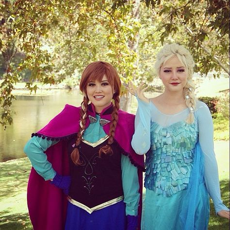 Pin for Later: 45 Anna and Elsa Costume Ideas For a Frozen Halloween Anna and Elsa Here's an impressive handmade look. Halloween Bff, Anna Halloween Costume, Frozen Halloween Costumes, Disney Princess Halloween Costumes, Best Friend Costumes, Disney Costumes Diy, Disney Characters Costumes, Anna Und Elsa, Halloween Parejas