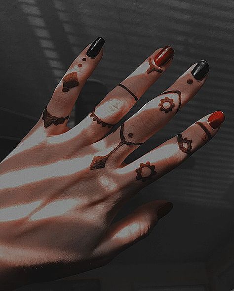 Henna Aesthetic, Fade Valorant, Boxing Tattoos, Top Anime Series, Pretty Sheets, Kill La Kill Art, Faded Tattoo, Faded Nails, Hand And Finger Tattoos