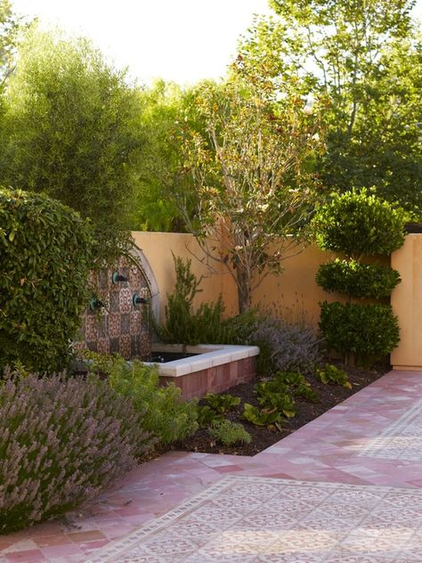 European Courtyard, Patio Fountain, Outdoor Wall Fountains, Mediterranean Garden Design, Mediterranean Landscape, Courtyard Landscaping, Tuscan Garden, Front Courtyard, Courtyard Design