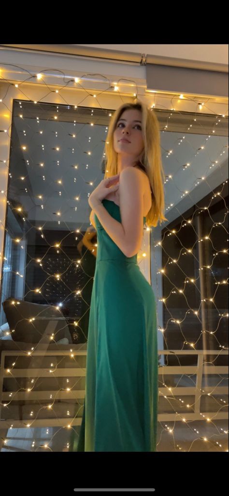 Green Prom Dress Blonde Hair, Green Aesthetic Night, Simple Green Dress, Medium Length Blonde, Green Formal Dresses, Green Prom, Green Prom Dress, Simple Green, Green Hair