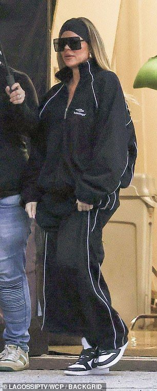 Khloe Kardashian cuts a casual figure in baggy tracksuit and oversize sunglasses while taking a stroll in Los Angeles Check more at https://maholicious.com/khloe-kardashian-cuts-a-casual-figure-in-baggy-tracksuit-and-oversize-sunglasses-while-taking-a-stroll-in-los-angeles/ Baggy Tracksuit Outfit, Khloe Kardashian Outfits, Oversized Tracksuit, Baggy Tracksuit, Kloe Kardashian, Oversize Sunglasses, Tracksuit Outfit, Kardashian Outfit, Oversized Sunglasses