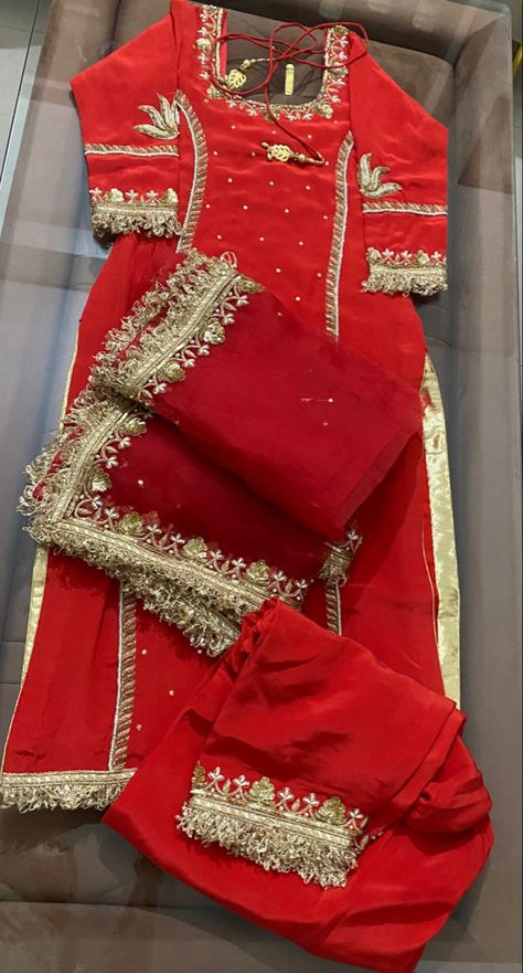 Red Colour Suits Punjabi, Jhanjran Punjabi, Red Bridal Suits Punjabi, Punjabi Wedding Suit Bridal, Red Bridal Suit, Red Suits For Women Indian, Red Suits For Women, Casual Spring Outfits Women, Dresses Women Over 50