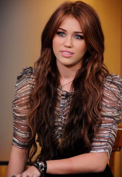 Miley Cyrus Long Hair, Miley Cyrus Brown Hair, Pink Haircut, Miley Cyrus Hair, Miley Stewart, Miley Cyrus Style, Short Dark Hair, Dark Love, Long Hair Color