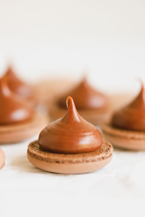 Milk Chocolate Ganache for Macarons Chocolate Ganache For Macarons, Ganache For Macarons, Macarons Recipe Easy, Vanilla Ganache, Macaron Recipes, French Macarons Recipe, Macaron Filling, Milk Chocolate Ganache, Chocolate Macaron