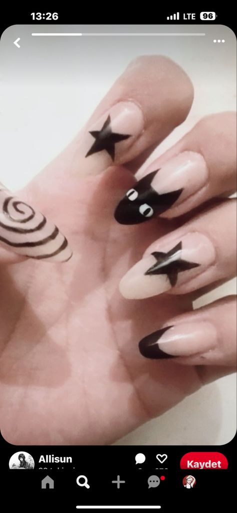 Simple Emo Nails, Short Emo Nails, Emo Nail Ideas, Beginner Nail Designs, Toenail Art Designs, Black Halloween Nails, Nail Art For Beginners, Goth Nails, Basic Nails