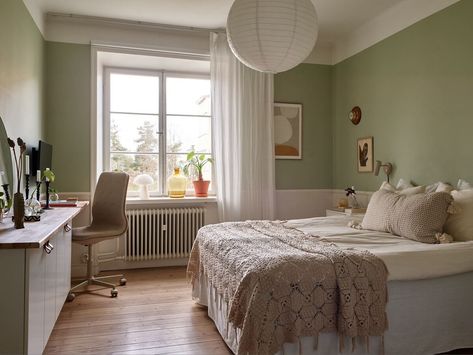 Green Bedroom Small Space, Light Green Wall Bedroom, Bedroom Light Green Walls, Rooms With Green Walls, Light Green Room Ideas Bedroom, Light Green Walls Bedroom, Light Green Painted Walls, Safe Green Bedroom, Small Green Bedroom