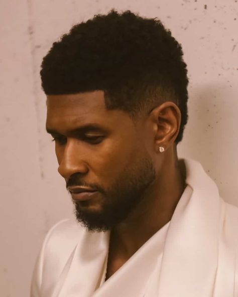 Usher short afro with low taper fade haircut. This hairstyle first appeared in the article: Low Taper Fade Haircut: What It Is & The Best Styles For 2022, on MensFlair.com Frohawk Fade, Crew Cut Haircut, Fade Haircut Curly Hair, Low Taper Fade Haircut, Black Boys Haircuts, Afro Fade, Low Taper Fade, Black Men Haircut, Low Taper