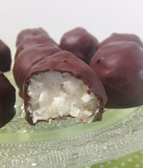 What does Sweetened Condensed Milk and Coconut create?  The most scrumptious moist & sweet Coconut Bon Bons you'll ever bite into to. Coconut Bon Bons Recipe, Coconut Bon Bons, My Country Table, Bon Bons Recipe, Coconut Balls, Coconut Candy, Country Table, No Bake Bars, Peppermint Patties