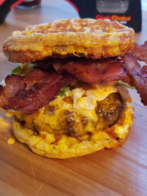 Eggs In Waffle Maker, Chaffle Burger, Stir Fry Keto, Low Carb Chaffle, Black Bean Ground Beef, Burger Buns Recipe, Wagyu Burger, Chaffle Recipes, Mini Waffle Maker