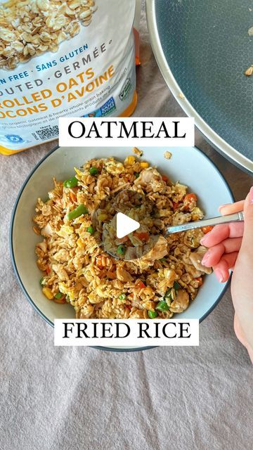 Kirby Ip on Instagram: "Healthy Oatmeal Fried Rice?!?  😱 I’ve been eating this non-stop for the past week and honestly I’m okay with eating this in place of fried rice at home because it’s just THAT GOOD!! 💪🏻😎  Try it and tell me what you think! Oatmeal is richer in most minerals and vitamins, and helps lower cholesterol so I’m loving this healthy swap for white rice 🍚  I’ve also been really loving the 14” Hybrid Wok from @hexclad 🙈 It’s SOO GOOD 🔥  🌟 Follow @eatingwithkirby for more easy hacks and recipes🌟  ✨ RECIPE: • 1 cup rolled oats (don’t use quick oats as it might become too mushy) • 1/2 cup hot water (or just enough to get the oats a bit wet) • 1 tbsp neutral oil • 1 tsp grated ginger • 1 tsp minced garlic • 1 cup diced chicken thigh (optional or can sub with other protein Oats Chicken Recipes, Fried Oatmeal Recipes, Hot Oatmeal Recipes, Oatmeal Chicken, Fried Oats, Rice Cooker Oatmeal, Rolled Oats Recipe, Hot Oatmeal, Fried Rice At Home