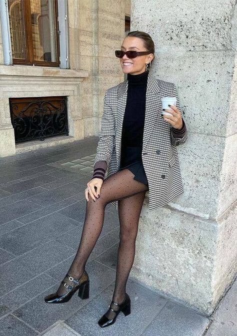 Mary Jane Winter Outfit, Dublin Outfit Spring, Heeled Mary Jane Outfits, Leather Heels Outfit, Mary Jane Pumps Outfit, Mary Jane Heels Outfit, French Inspired Outfits, Mary Jane Shoes Outfit, Cold Outfit