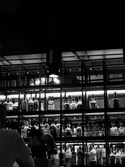 nyc, bar, drinks, bartender, aesthetic bar, lifestyle, city girl, Bar Aesthetic Black And White, Black And White Bar Aesthetic, Club Aesthetic Black And White, Black Bar Aesthetic, Bar Aesthetic Night, Bar Black And White, Bartender Aesthetic, Snow Bar, Black And White Bar