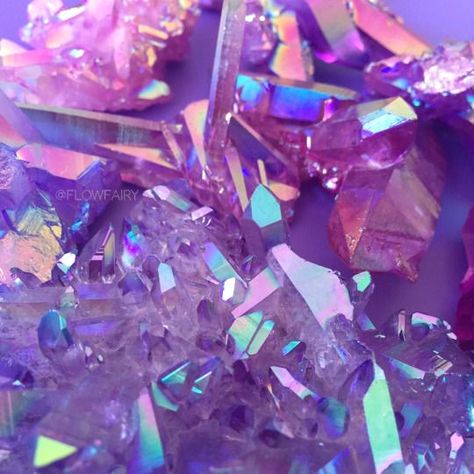 love, light & fairy dust Arte Glitter, Crystal Background, Aesthetics Tumblr, Violet Aesthetic, The Crystals, Dark Purple Aesthetic, Crystal Aesthetic, Purple Wallpaper Iphone, Pretty Rocks