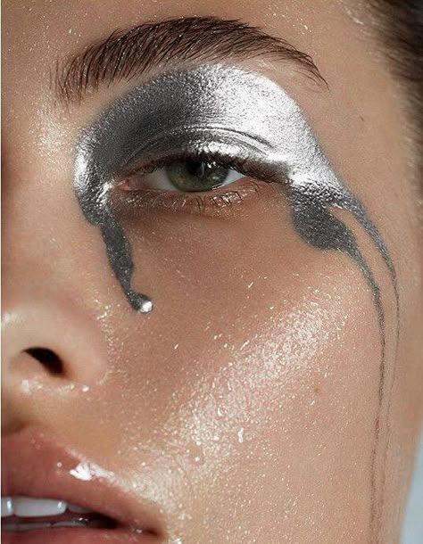 Editorial Make-up, Matte Make Up, Beauty Fotografie, Editorial Vogue, Metallic Makeup, Silver Makeup, Silver Eyeshadow, Cute Eyeshadow Looks, Beauty Make-up