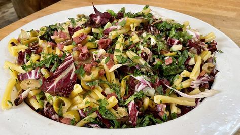 In her Pasta all'Antipasti, Rach tosses salami, ham, cheese charred greens with short pasta for a colorful, fun and easy twist on traditional antipasto. Macaroni Dishes, Racheal Ray, Grain Dishes, Tomato Snacks, Radicchio Salad, Rachael Ray Recipes, Italian Meats, Baked Tomatoes, Herb Cheese