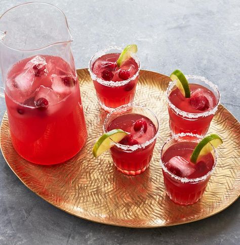 Cranberry Margaritas, Cranberry Cocktail Recipe, Spicy Margarita Recipe, Cranberry Margarita, Christmas Party Drinks, Friendsgiving Food, Jalapeno Margarita, Lime Margarita, Cranberry Cocktail