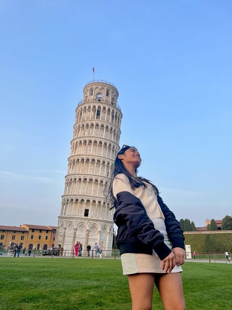 2024 vision board- posing in front of leaning tower of pisa, easy poses Italy Poses Instagram, Photos In Italy Ideas, Rome Italy Instagram Pictures, Tower Of Pisa Poses, Pisa Picture Ideas, Leaning Tower Of Pisa Aesthetic, Rome Pics Ideas, Pisa Italy Aesthetic, Pisa Italy Poses