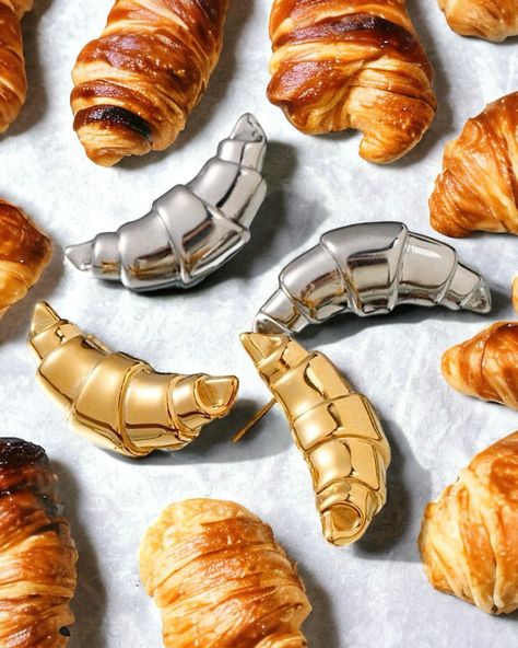 Les Croissants Gold Earrings. #LEXYAiRINC #handcraftedjewelry #demifinejewelry #foodjewelry #croissantearrings #WearLEXYAiR #earrings #goldjewellery #croissants Croissant Jewelry, Croissant Earrings, Food Jewelry, Demi Fine Jewelry, Girly Jewelry, Handcrafted Jewelry, Beautiful Design, Gold Earrings, Gold Jewelry