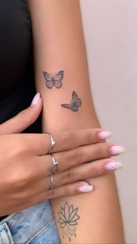 Simple Tattoo Ideas For Men, Tattoo Ideas Female Unique, Now Tattoo, Simple Tattoo Ideas, Butterfly Tattoos On Arm, Butterfly Wrist Tattoo, Tato Minimal, Piece Tattoo, Small Girly Tattoos