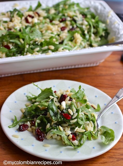 Orzo Arugula Salad Orzo Arugula, Salad Cranberries, Refreshing Summer Recipes, Colombian Recipes, Colombian Food, Orzo Salad, Fruit Salad Recipes, Arugula Salad, Orzo