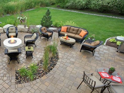 Diy Patio Pavers, Patio Pictures, Pavers Backyard, Paver Designs, Patio Pavers Design, Concrete Patios, Gravel Patio, Outdoor Patio Designs, Flagstone Patio