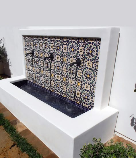 Spanish Style Water Fountain, Spanish Fountains Backyard, Moroccan Fountain Wall, Tile Fountains Backyard, Tiled Fountain Wall, Spanish Fountain Wall, Spanish Water Feature, Spanish Water Fountain, Moroccan Water Fountain