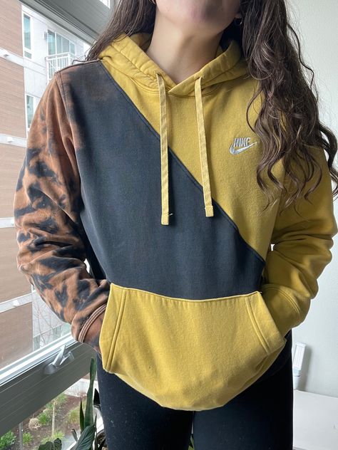 Upcycled Sweatshirts Refashioning, Crewneck Upcycle, Upcycle Clothes Diy Refashioning Ideas, Upcycled Sportswear, Hoodie Diy Upcycle, Collage Hoodies, Homemade Hoodie, Sweatshirt Organization, Thrifted Aesthetic