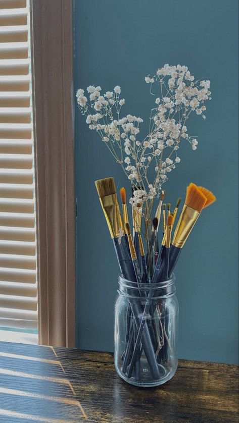 #art #room #teen #summer Paintbrushes Aesthetic, Paintbrush Aesthetic, Apartment 2023, 2000s Barbie, Paint Brush Drawing, 2025 Wedding, Brush Drawing, Barbie Wedding, Flowers Aesthetic