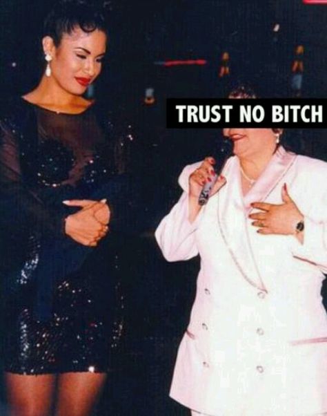 Trust no bitch! Selena <3 Selena Quintanilla Fashion, Iphone Protector, Selena Q, Tejano Music, Jenni Rivera, Selena Quintanilla Perez, Funny Girl Quotes, Funny Girl, Selena Quintanilla