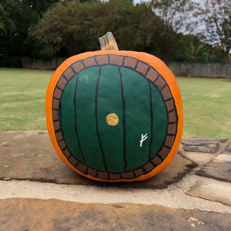 Lord Of The Rings Painted Pumpkin, Lord Of The Rings Pumpkin Painting, Lotr Pumpkin Painting, Literary Pumpkins Ideas, Lotr Pumpkin, Hobbit Pumpkin, Lord Of The Rings Pumpkin, Literary Pumpkins, Pumkin Decoration