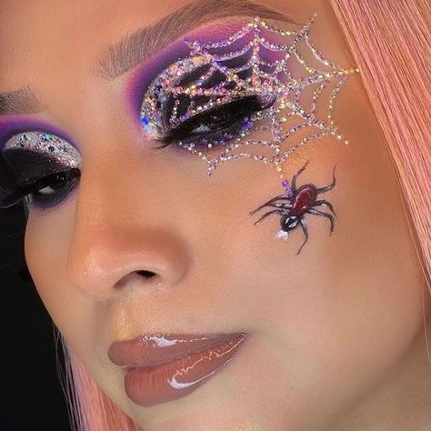 Halloween Eyeshadow Looks, Creative Halloween Makeup Looks, Spiderweb Makeup, Spiderweb Eyeliner, Defined Face, Vegan Starter, Halloween Eyeshadow, Disney Eye Makeup, Catwalk Makeup