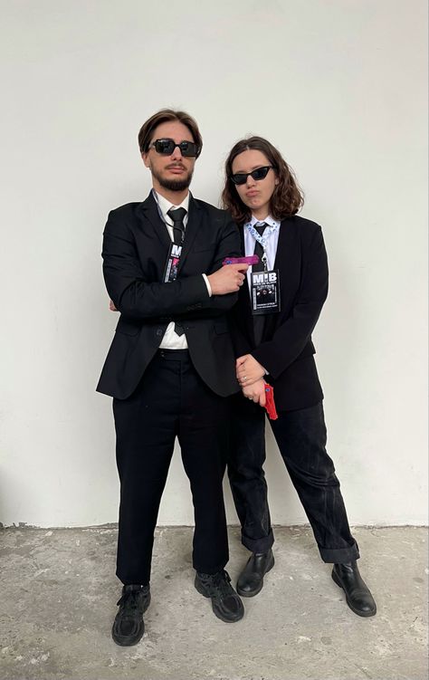 costume ideas, men in black, purim Men In Black Costume Couple, Men In Black Couples Costume, Hallowen Costume Ideas For Men, Man In Black Costume, Men In Black Costume For Women, Horror Nights Outfit, Men In Black Halloween Costume, Men In Black Halloween, Halloween Horror Nights Outfit