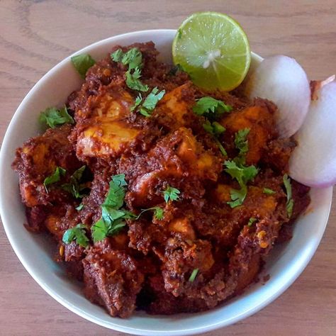 Maharastrian Chicken Sukka recipe - The Yummy Delights Chicken Sukka, Recipes In Marathi, Kari Ayam, Quick Side Dishes, Kerala Food, Chicken Masala, Spicy Dishes, Instant Pot Recipes Chicken, Grilling Chicken Breast