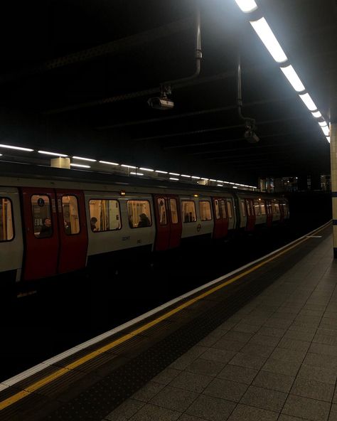 tube monument station tower hill aldgate paddington train night time train Train Night, Night Train, London Underground, Train Station, Night Time, At Night, Monument, Tower, Career