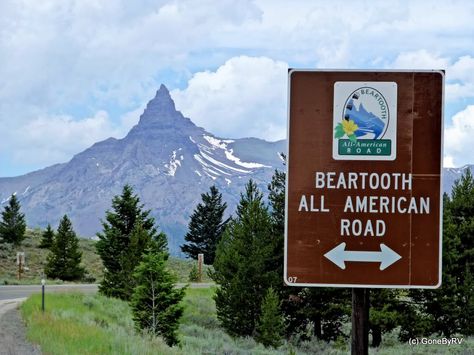 bear tooth pass summit | Finally we arrived at the start of the Beartooth Highway. Beartooth Highway, Wyoming Vacation, Cody Wyoming, Jackson Hole Wy, Us Forest Service, Wyoming Travel, Yellowstone Park, American Road, American Road Trip