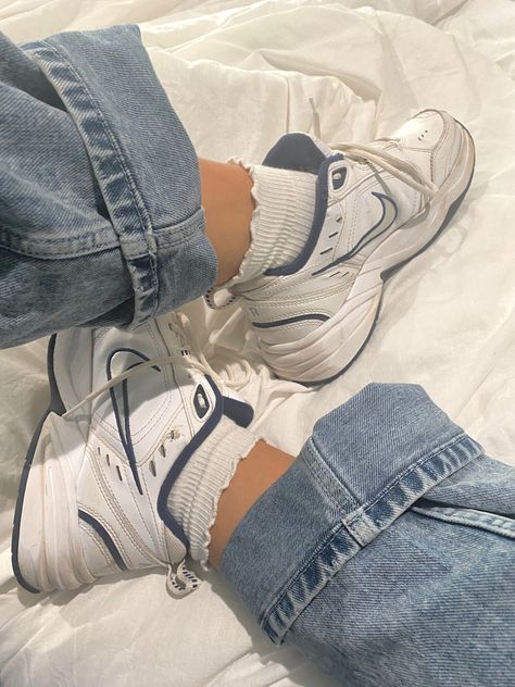 Chunky Shoe Aesthetic, 90s Sneakers Aesthetic, White Tennis Shoes Aesthetic, Nike Shoes Chunky, Chunky Nike Sneakers Outfit, Clunky Sneaker Outfit, 90s Shoes Women Sneakers, Bulky White Sneakers Outfit, Aesthetic Chunky Sneakers