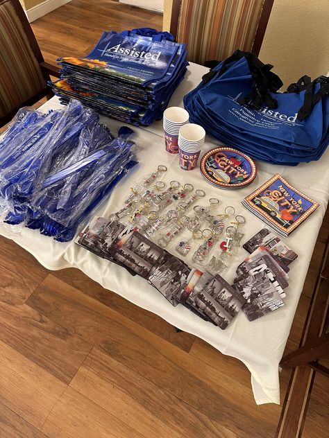 Home Health Specialist, Dana, visits Brookdale Desert Ridge in Phoenix and hosts a New York-themed pizza party with NYC souvenirs 🗽 for the residents! 💙🌻 #AssistedCares #HomeHealth #HospiceCare #CaregiverServices Nyc Souvenirs, Hospice Care, The Residents, Pizza Party, Home Health, Phoenix, New York City, Pizza, New York