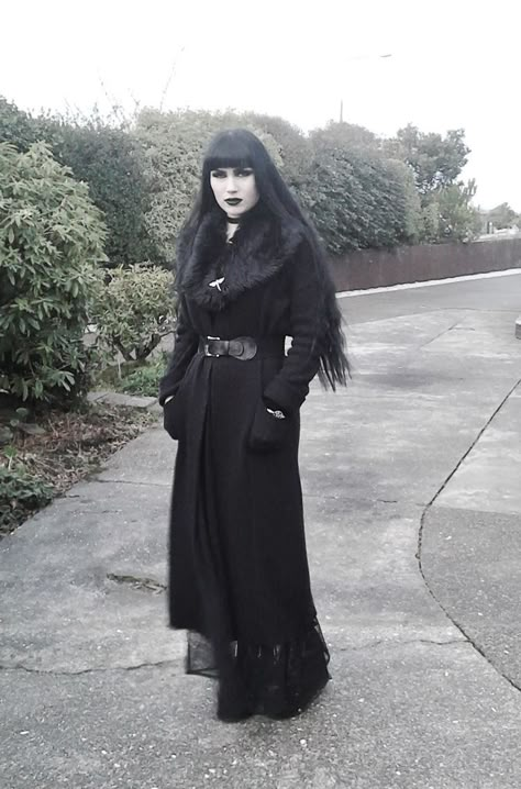 Goth Outfits Winter, Winter Goth Outfits, Trad Goth Outfits, Goth Winter, Winter Goth, Goth Outfit Inspo, Traditional Goth, Goth Outfit Ideas, Piskel Art