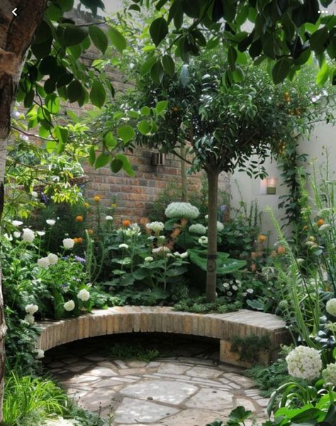 Tiered Corner Garden, Small Back Garden Ideas, L Shaped Garden, Italian Garden Design, Corner Garden Seating, Courtyard Garden Ideas, Corner Garden Ideas, Small Courtyard Gardens, Courtyard Gardens Design